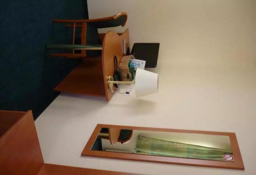 Standard Room, Frick S