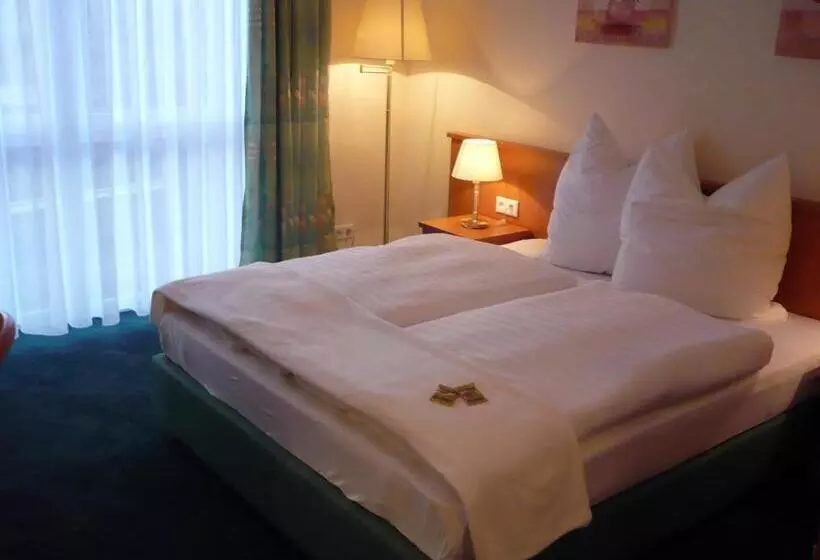 Standard Room, Frick S