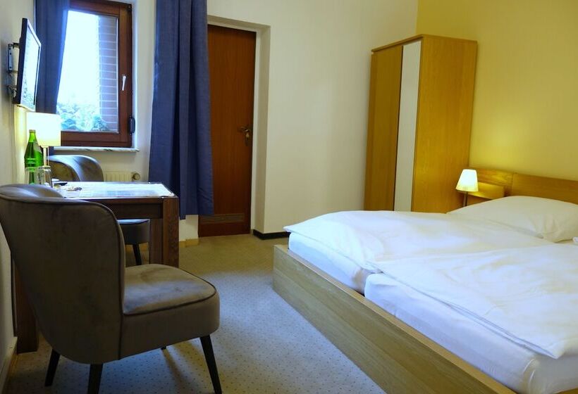 Номер Стандарт, Pension Am Helenenwall