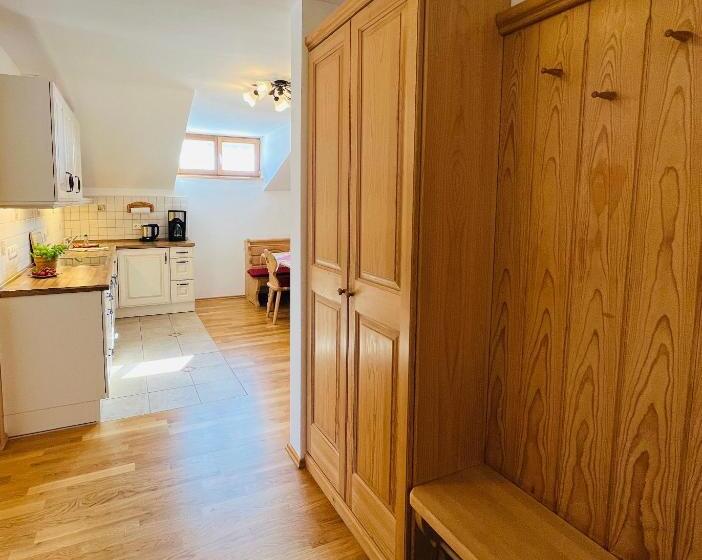 1 Bedroom Apartment Lake View, Gästehaus Kleinbuch