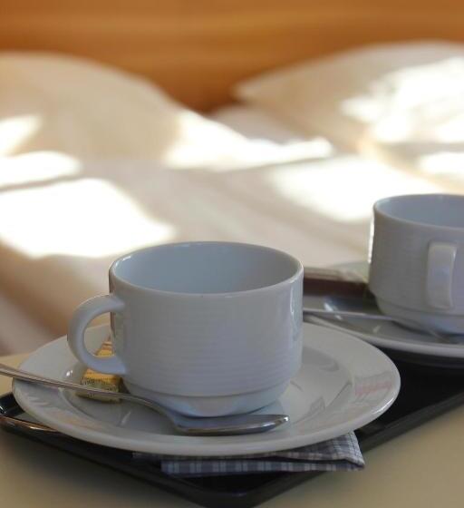 חדר בסיסי, An Der Persiluhr Stadt Gut