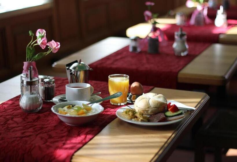 חדר בסיסי, An Der Persiluhr Stadt Gut