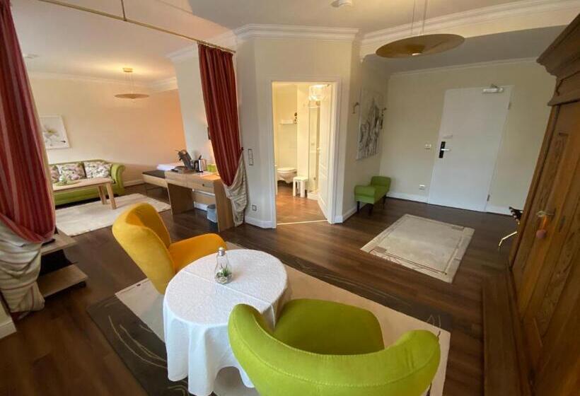 Полулюкс, Hessischer Hof