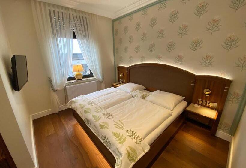 Полулюкс, Hessischer Hof