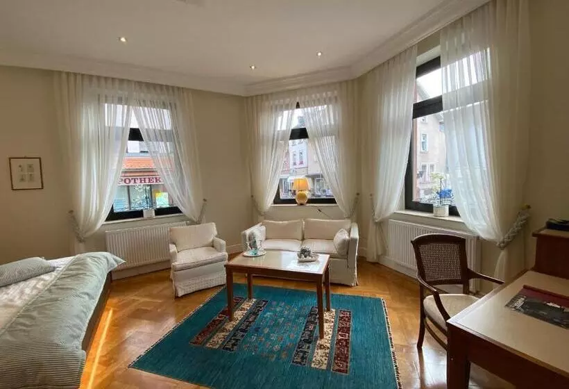 سوییت جونیور, Hessischer Hof