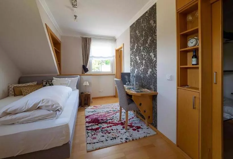 ベーシックルーム, Kaiserhof