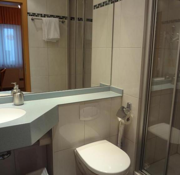 经典四人房间, Rose Heidelberg Inklusive Frühstück & Saunanutzung