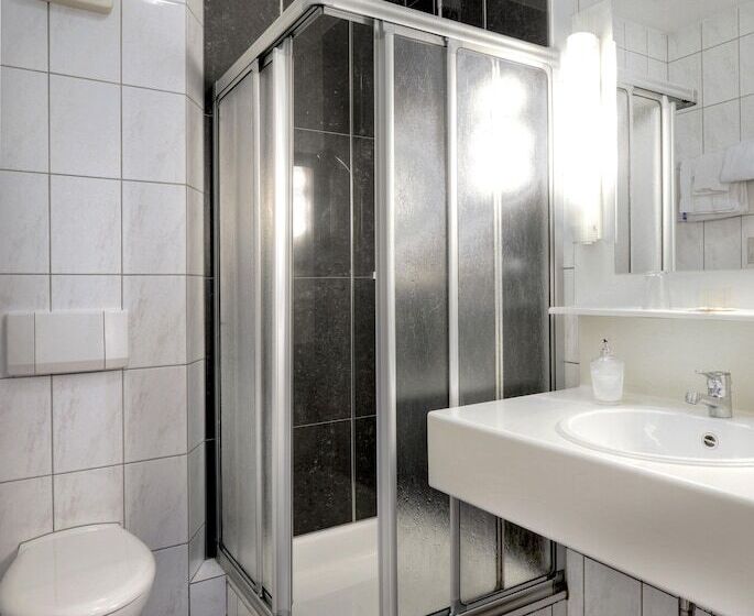 חדר סטנדרט יחיד, Zur Prinzenbrucke