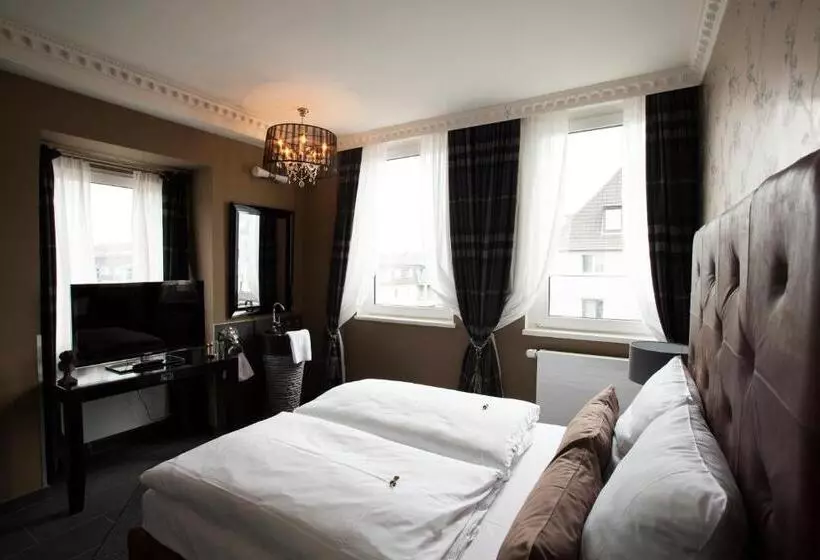 سوییت جونیور, Boutique Hotel Georges