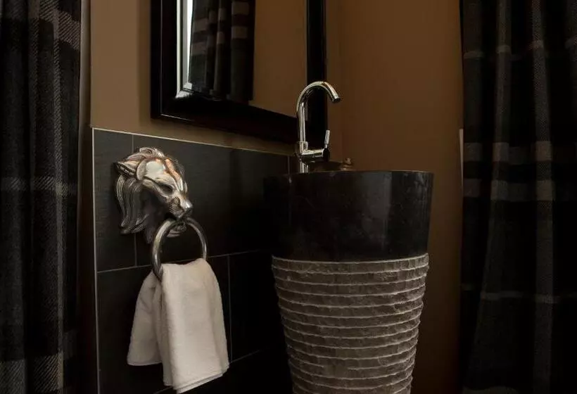 سوییت جونیور, Boutique Hotel Georges