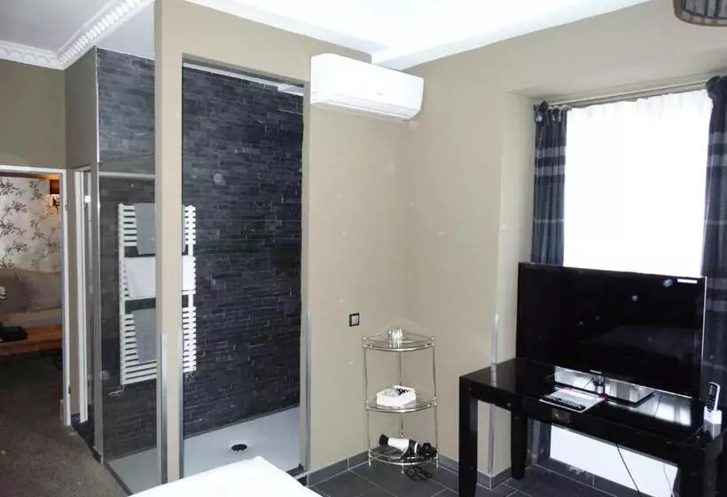 سوییت جونیور, Boutique Hotel Georges