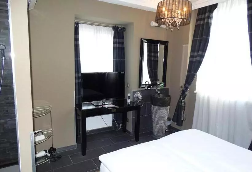 سوییت جونیور, Boutique Hotel Georges