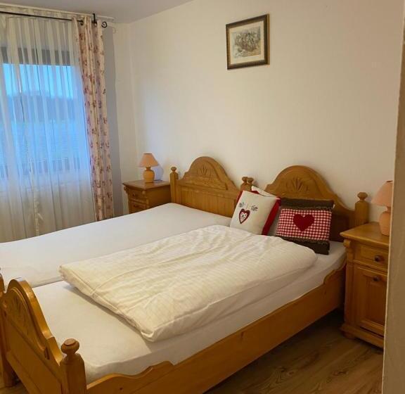 이코노미 룸, Das Kleine Land