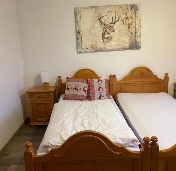 이코노미 룸, Das Kleine Land