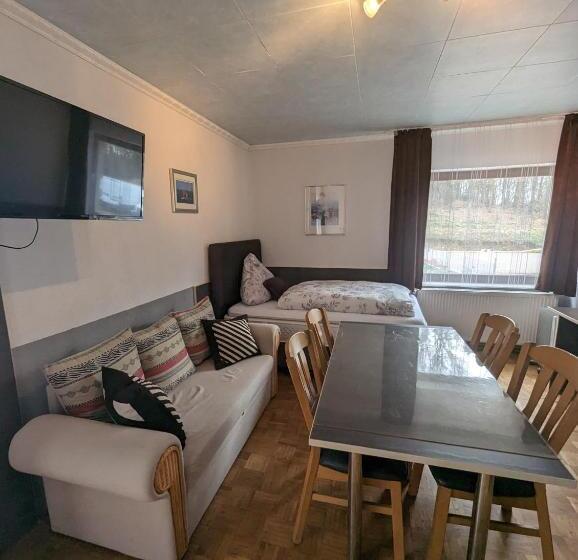 Семейный Номер, Eiserner Anton