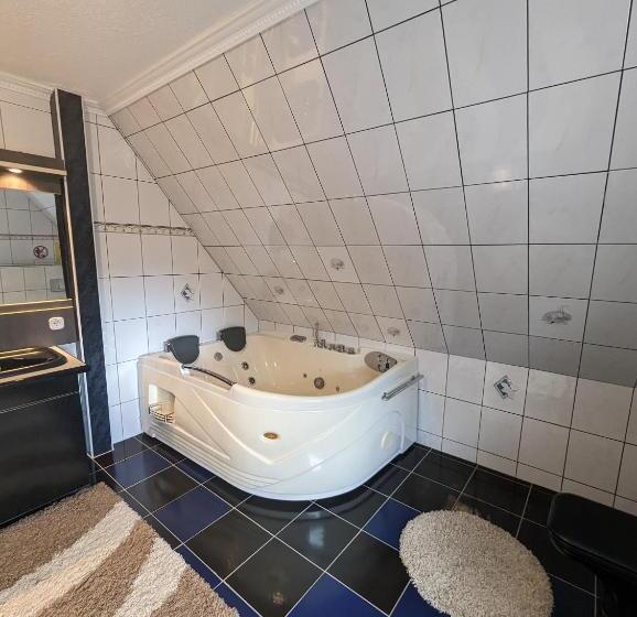 Люкс с гидромассажем, Eiserner Anton