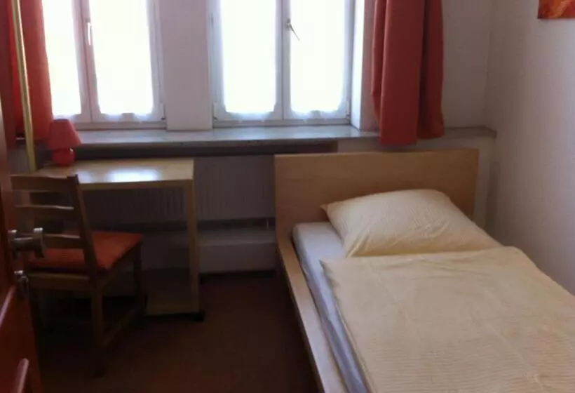 Standard Yhden Hengen Huone, Zum Bügeleisen