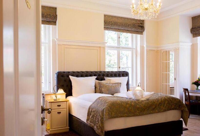 جناح جونيور, Villa Altenburg