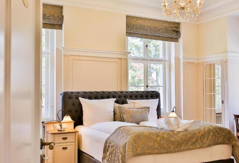 جناح جونيور, Villa Altenburg