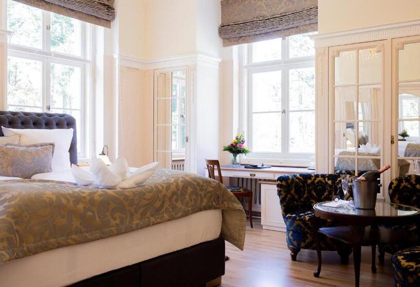 جناح جونيور, Villa Altenburg