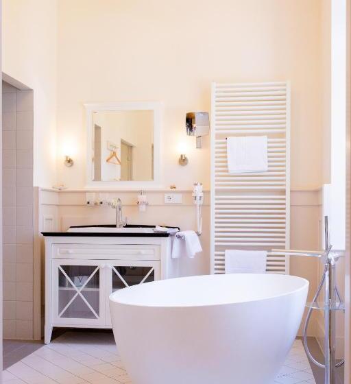 جناح جونيور, Villa Altenburg