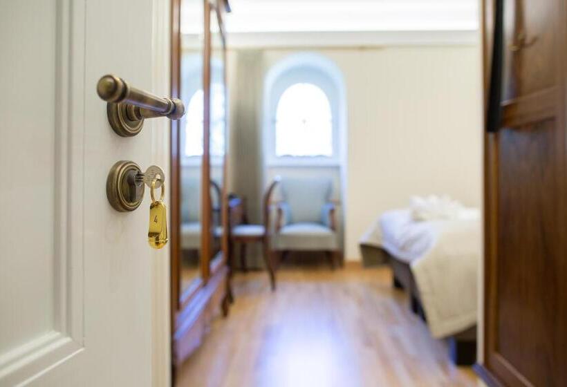 غرفة قياسية, Villa Altenburg