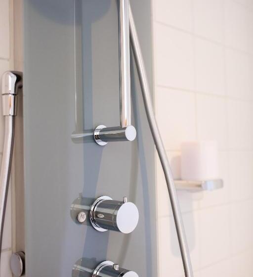 جناح جونيور, Villa Altenburg