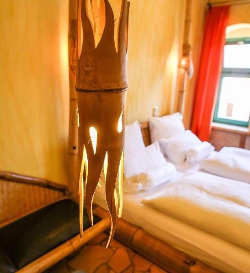 스탠다드 룸, Backstage