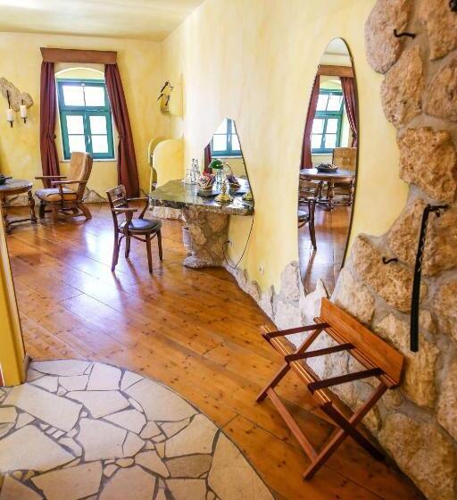 스탠다드 룸, Backstage