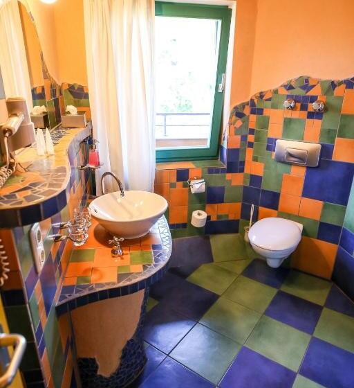 스탠다드 테라스 룸, Backstage