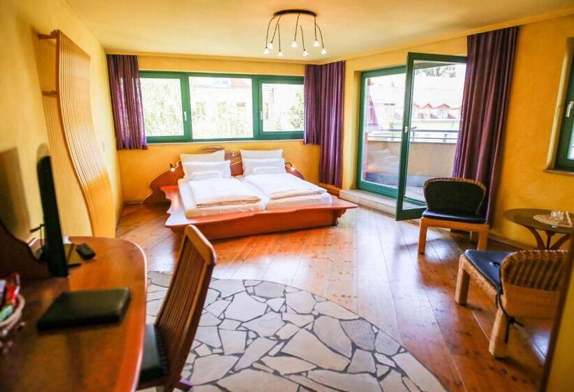 스탠다드 테라스 룸, Backstage