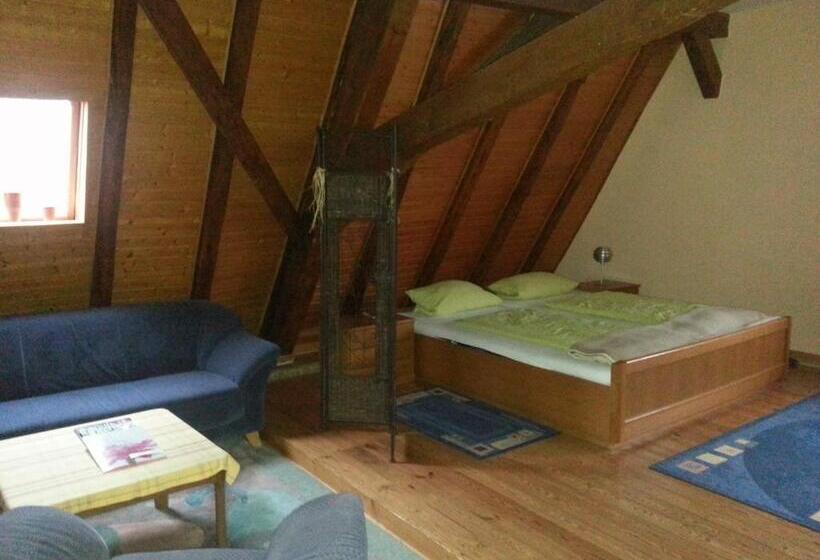 스탠다드 트리플 룸, Blaues Haus