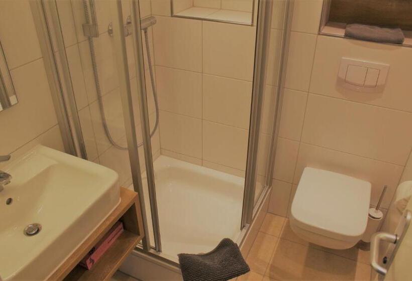 חדר קומפורט לשלושה, Eifelbräu