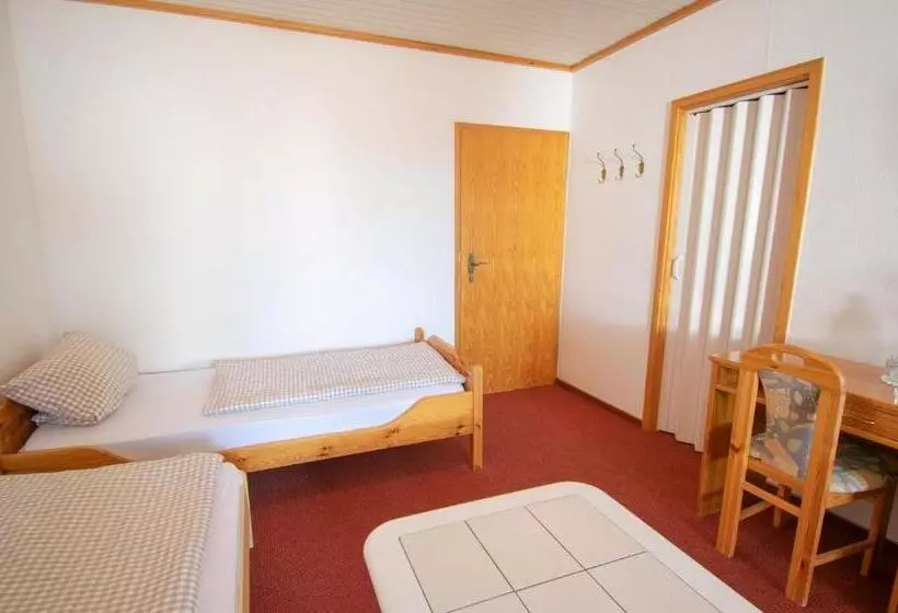 エコノミー４人部屋, Laufelder Hof