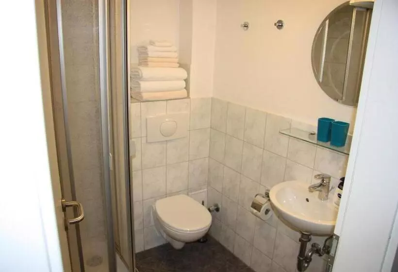 Standard-huone, Plater Hermann
