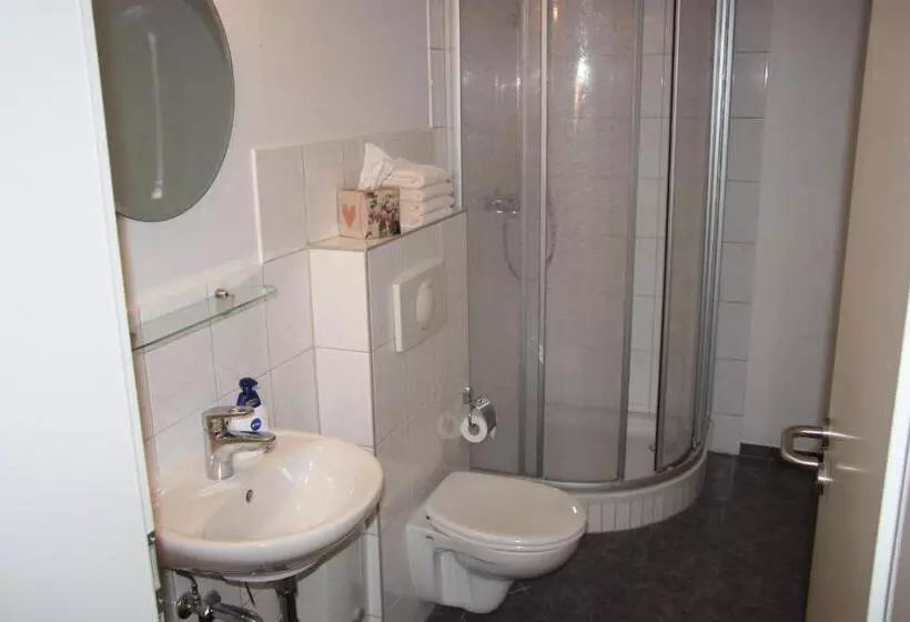 Standard-huone, Plater Hermann