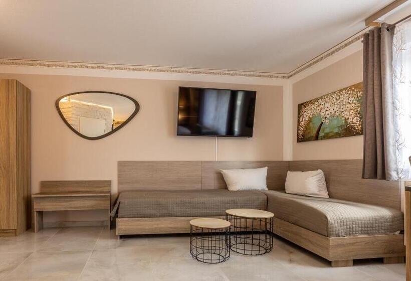 Четырехместный Номер Классик, Restaurant Meteora