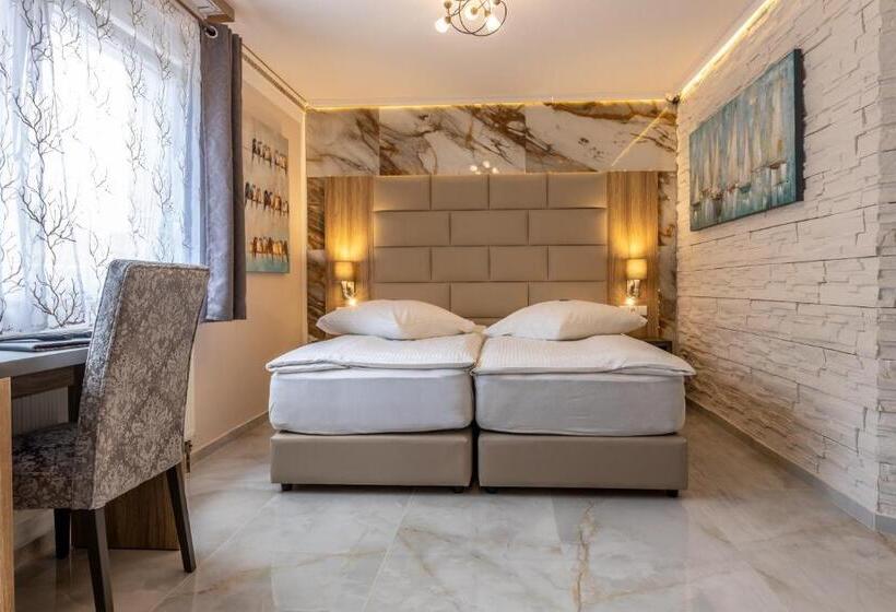 Четырехместный Номер Классик, Restaurant Meteora