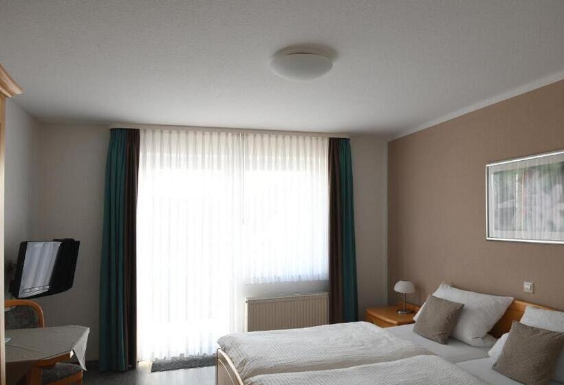 Номер Стандарт с Балконом, Gästehaus Kleine Kalmit