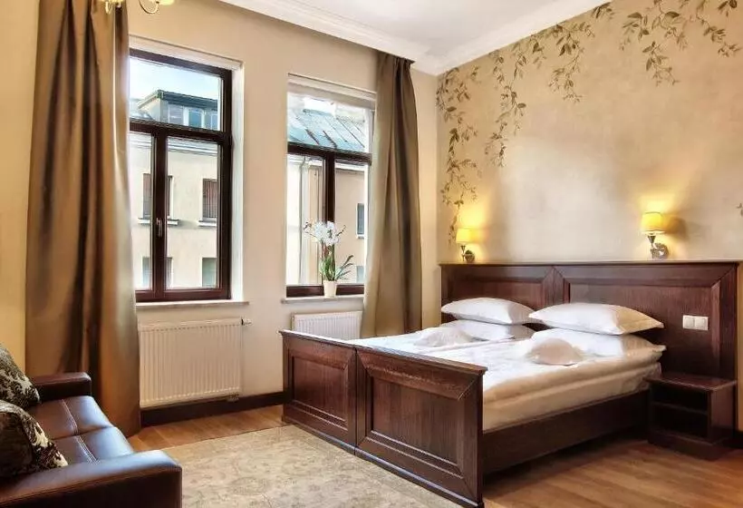 اتاق لوکس سه تخته, Boutiquehotel Aristo