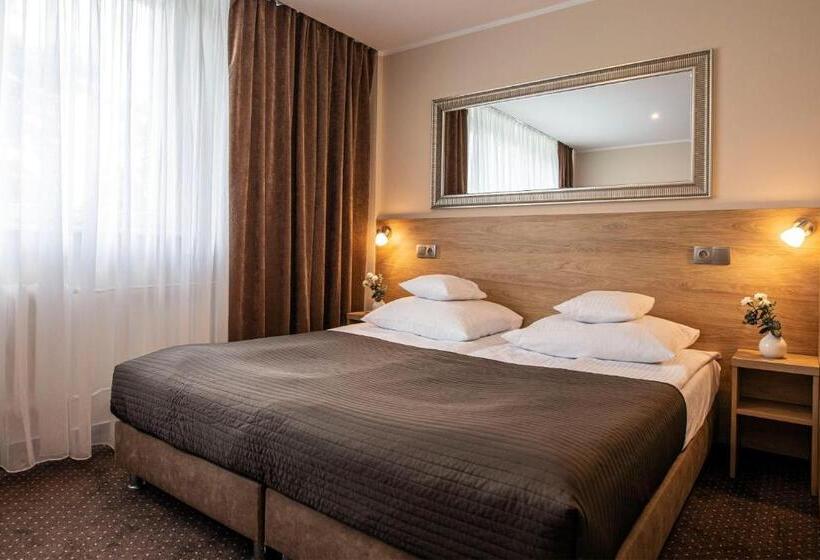 エコノミールーム, Boss