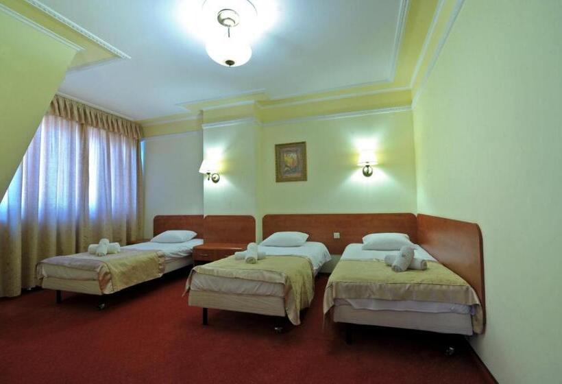 غرفة قياسية ثلاثية, Czardasz Spa & Wellness