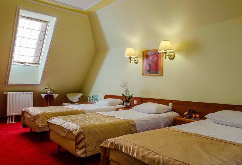 غرفة قياسية ثلاثية, Czardasz Spa & Wellness