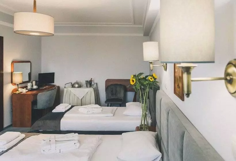 اتاق استاندارد سه نفره, Czardasz Spa & Wellness
