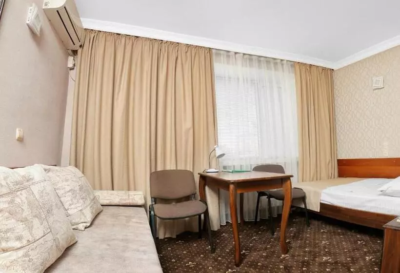 Comfort Yhden Hengen Huone, Green City