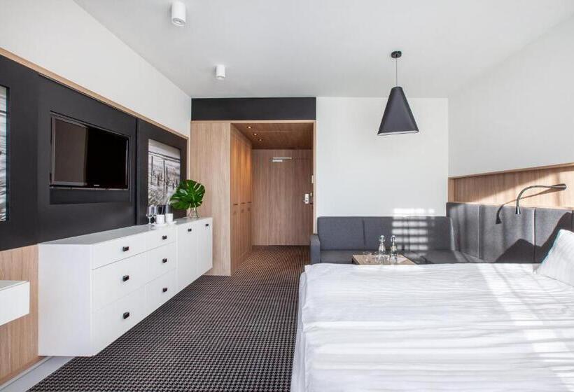 Семейное Студио, Shuum Boutique Wellness