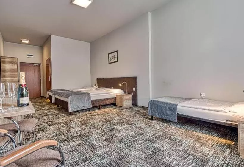 コンフォートトリプルルーム, St Lukas Medical & Spa