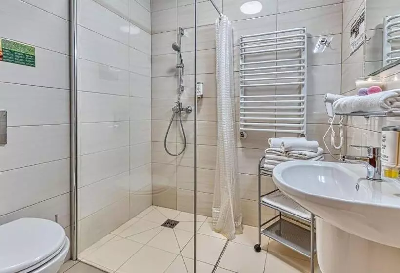 コンフォートトリプルルーム, St Lukas Medical & Spa