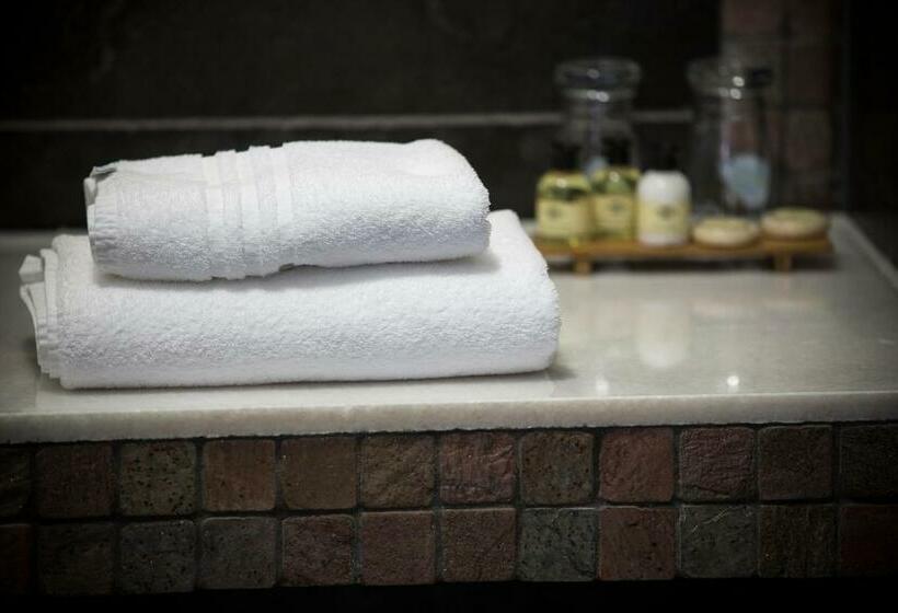 レイクビュースタンダードルーム, Stary Tartak