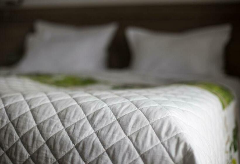 レイクビュースタンダードルーム, Stary Tartak